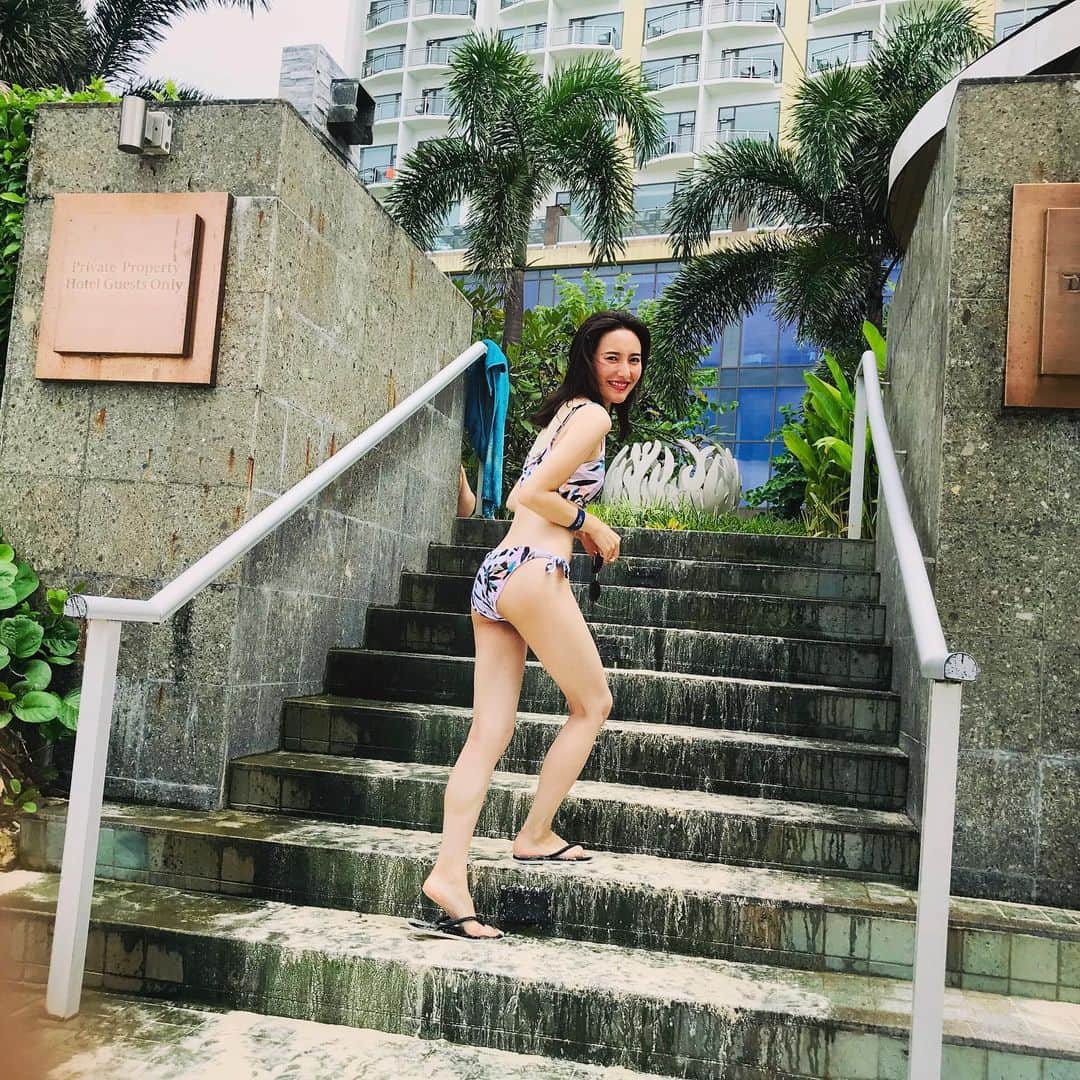 松本リコのインスタグラム：「・ ・ ・ ・ #グアム #guam #女子旅 #水着 #旅行 #デュシタニグアムリゾート  #ビーチ #砂浜 #戻りたい  #japanesegirl #japangirl  #japanesemodel #japanmodel #yahoo #お洒落 #インスタグラマー  #インフルエンサー #撮影 #ハーフ顔 #ハーフモデル #fashion #通販モデル #ファッション #楽天 #通販」