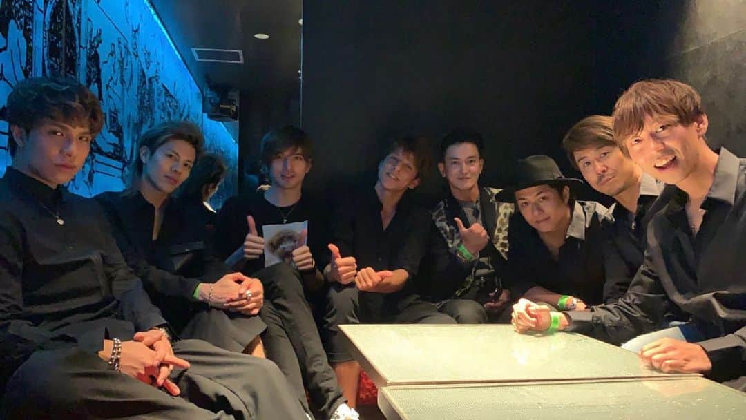 のインスタグラム：「本日は大阪。 janji tokyoのレセプションパーティーにて集合。 LAST FIRSTのヨウスケさん、ガッキーさん、オサさん、グァンス、城田優くん、Takuyaくん  リスタートしたJanji TOKYOの誕生日みたいな日🎂 純くん、おめでとう！ そして来てくれた皆さんありがと♡  #janjitokyo  #jeity」