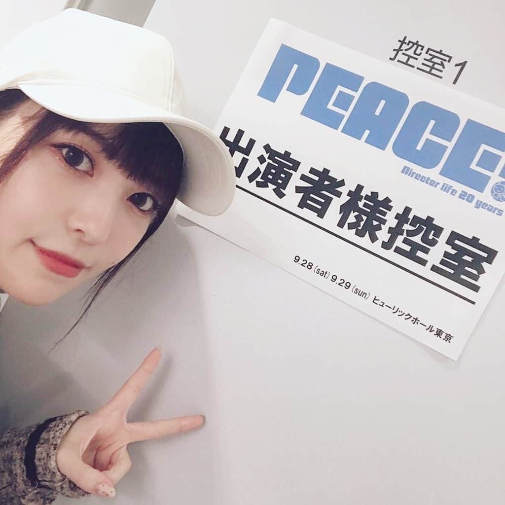 黒崎真音さんのインスタグラム写真 - (黒崎真音Instagram)「水島監督20周年フェス！ . 出演させていただきました . 水島監督のお話を聞いていると前向きになれるし頑張ろうって思う.. . 同じ事務所に所属していることが未だに夢のようですが 何かでご一緒できるように貪欲に生きようと思いました..！ . ライブもとても楽しかったし.. . ステージが好きだなぁと実感しました . 熱かったぁぁ . 明日も明後日もあなたが笑ってますように . ありがとうございました！ #黒崎真音 #水島監督20th #水島監督20周年記念 #Gravitaion #UNDERSHAFT #ROAR #wishfulgarnet #live #アニソン #anime #love #ねむと共演できたのも嬉しかったー！」9月29日 23時50分 - maonkurosaki922