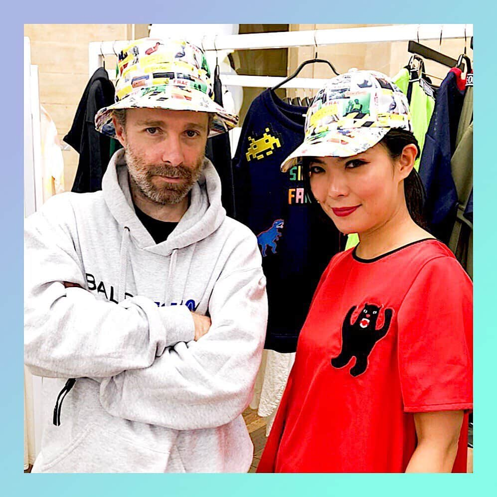 CA4LAさんのインスタグラム写真 - (CA4LAInstagram)「It is 3rd day at TRANOI today. You can find some collaboration hats with Simeon Farrar from London. You can't miss this chance to get this SIMEON FARRAR × CA4LA special pieces! . トラノイ3日スタートしました。今回のトラノイでは、ロンドンのデザイナー、シメオンファーラーとのコラボレーションもアイテムもご覧いただけます！大人気のFRAGILEシリーズの帽子がゲットできるチャンスをお見逃しなく！ . #simeonfarrar #tranoishow #tranoiparis #tranoihomme #tranoi #paris #fashionweek #parisfashionweek #PalaisdelaBourse #hats #hat #cap #knitcap #toque #beret #casquette  #hunting #madeinjapan #ca4la #hats #カシラ #帽子 #springsummer #fashion #trend #springsummer2020  #fashionphotography #lovefashion」9月30日 0時00分 - ca4la_official