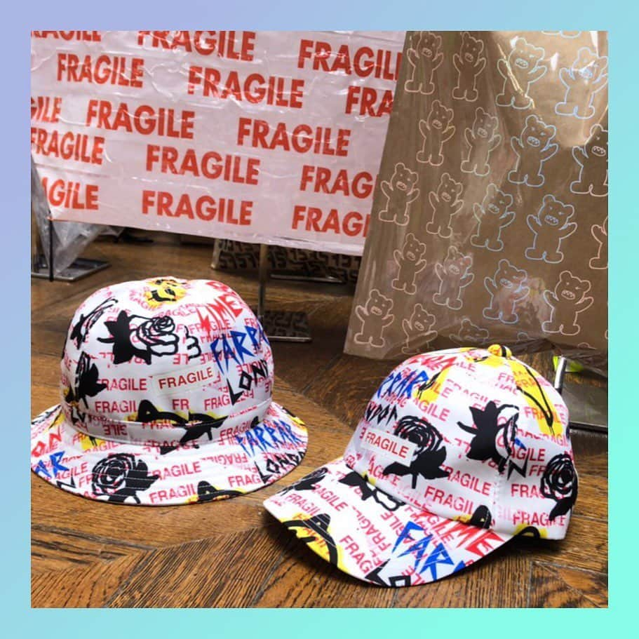 CA4LAさんのインスタグラム写真 - (CA4LAInstagram)「It is 3rd day at TRANOI today. You can find some collaboration hats with Simeon Farrar from London. You can't miss this chance to get this SIMEON FARRAR × CA4LA special pieces! . トラノイ3日スタートしました。今回のトラノイでは、ロンドンのデザイナー、シメオンファーラーとのコラボレーションもアイテムもご覧いただけます！大人気のFRAGILEシリーズの帽子がゲットできるチャンスをお見逃しなく！ . #simeonfarrar #tranoishow #tranoiparis #tranoihomme #tranoi #paris #fashionweek #parisfashionweek #PalaisdelaBourse #hats #hat #cap #knitcap #toque #beret #casquette  #hunting #madeinjapan #ca4la #hats #カシラ #帽子 #springsummer #fashion #trend #springsummer2020  #fashionphotography #lovefashion」9月30日 0時00分 - ca4la_official