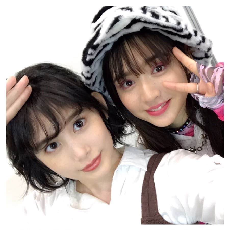 金城茉奈のインスタグラム：「昨日はGirlsAward2019a/wありがとうございました〜！！ すずかちゃんと茉由との写真💛 全身撮り忘れてしまいました😭 #girlsaward#ガルアワ#nonno#楽しかったね」