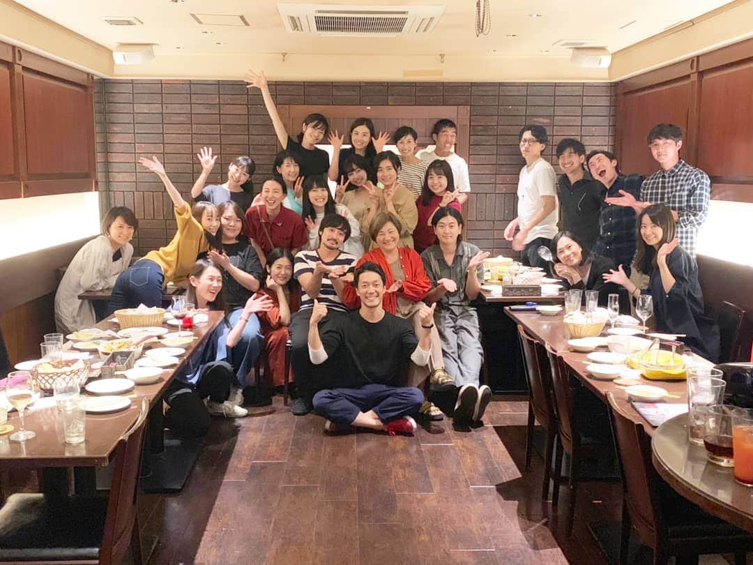 池田香織のインスタグラム：「事務所「ミッシングピース」の3周年でした！ どんどん人も増えて賑やかになったなぁ✨ みんな、いつも笑顔で気持ちのいい人たちばかりで、ミッシングピースらしいなーとしみじみ思うのでした。  #missingpiece」