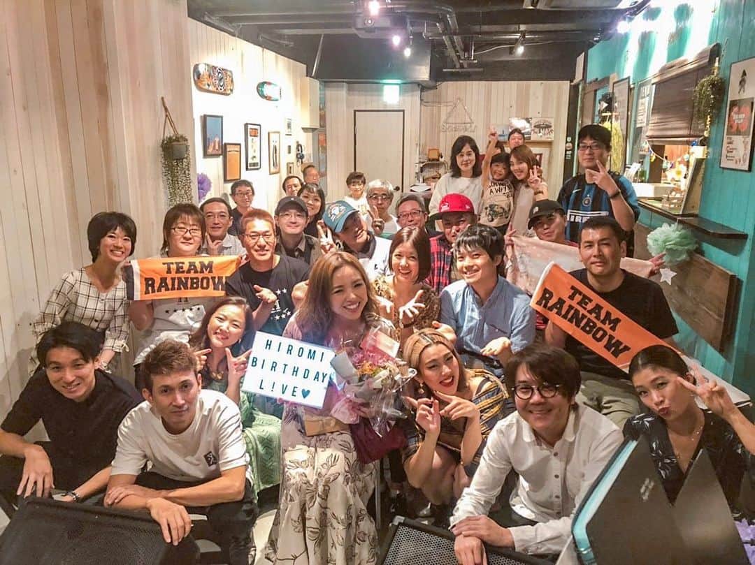 宏実さんのインスタグラム写真 - (宏実Instagram)「幸せものです。大好きな人たちな囲まれ大好きなシンガー2人に歌っていただけで本当に感無量。贅沢な夜だったなーって今更すごく感動してる。. . #birthdaylive #宏実birthdaylive #奏子 #kira #平藪飛鳥 #高尾俊行 #瀧田敏広 #sammy . . Edited by #haneypresets @haneypresets」9月29日 15時19分 - hiromisrainbow