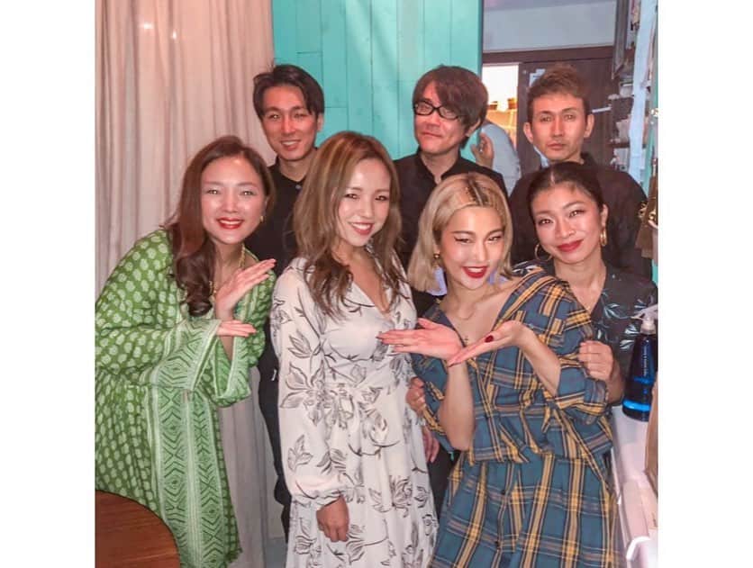宏実さんのインスタグラム写真 - (宏実Instagram)「幸せものです。大好きな人たちな囲まれ大好きなシンガー2人に歌っていただけで本当に感無量。贅沢な夜だったなーって今更すごく感動してる。. . #birthdaylive #宏実birthdaylive #奏子 #kira #平藪飛鳥 #高尾俊行 #瀧田敏広 #sammy . . Edited by #haneypresets @haneypresets」9月29日 15時19分 - hiromisrainbow