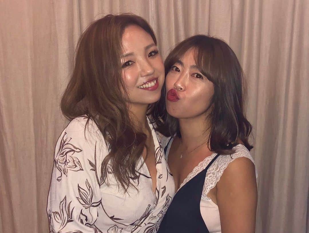 宏実さんのインスタグラム写真 - (宏実Instagram)「幸せものです。大好きな人たちな囲まれ大好きなシンガー2人に歌っていただけで本当に感無量。贅沢な夜だったなーって今更すごく感動してる。. . #birthdaylive #宏実birthdaylive #奏子 #kira #平藪飛鳥 #高尾俊行 #瀧田敏広 #sammy . . Edited by #haneypresets @haneypresets」9月29日 15時19分 - hiromisrainbow