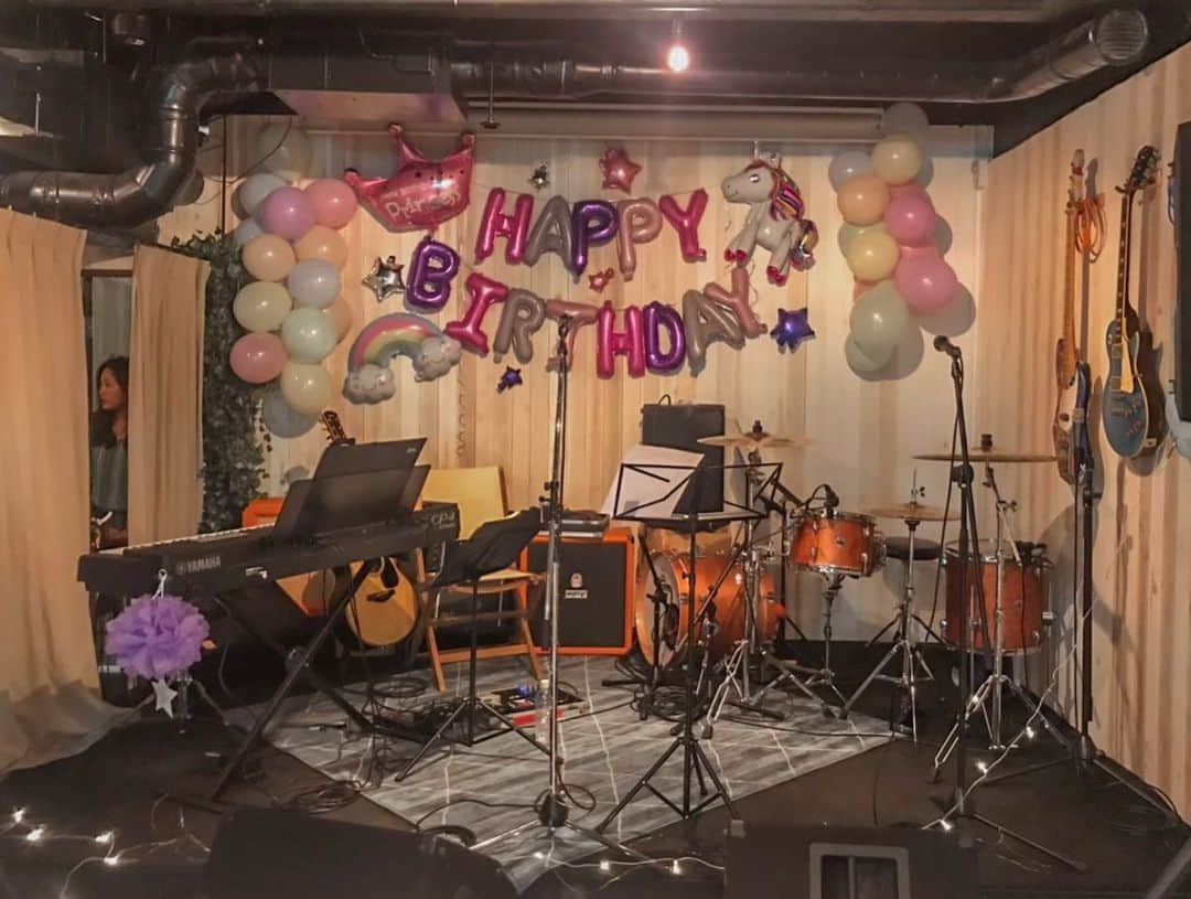 宏実さんのインスタグラム写真 - (宏実Instagram)「幸せものです。大好きな人たちな囲まれ大好きなシンガー2人に歌っていただけで本当に感無量。贅沢な夜だったなーって今更すごく感動してる。. . #birthdaylive #宏実birthdaylive #奏子 #kira #平藪飛鳥 #高尾俊行 #瀧田敏広 #sammy . . Edited by #haneypresets @haneypresets」9月29日 15時19分 - hiromisrainbow