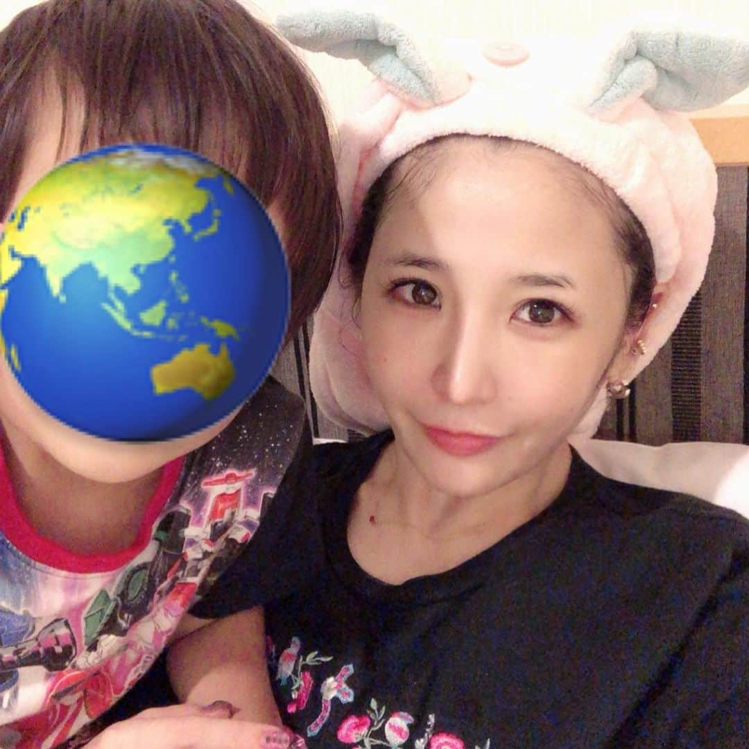 大森靖子さんのインスタグラム写真 - (大森靖子Instagram)「めっかわ下着で「おとなにならないおんなのこうさぎ」きいてぴょん  38/47 仙台 darwin 19.9.23 ロックンロールパラダイス 非国民的ヒーロー みっくしゅじゅーちゅ Re: Re: Love VOID ミッドナイト清純異性交遊 7:77 ZOC実験室 JUSTadICE family name〜即興〜マッシュアップ(弾語り 東京と今日(弾語り TOKYO BLACK HOLE(弾語り MC 「人間っていうのはねえ！」 きもいかわ 死神 流星ヘブン マジックミラー 音楽を捨てよ、そして音楽へ LOW hAPPYENDROLL --少女のままで死ぬ-- オリオン座(合唱 アンコール あーちゃんのパンツ選手権 絶対彼女(ゆるしてパン.ver  #大森靖子シンガイアツアー」9月29日 15時26分 - omorimori