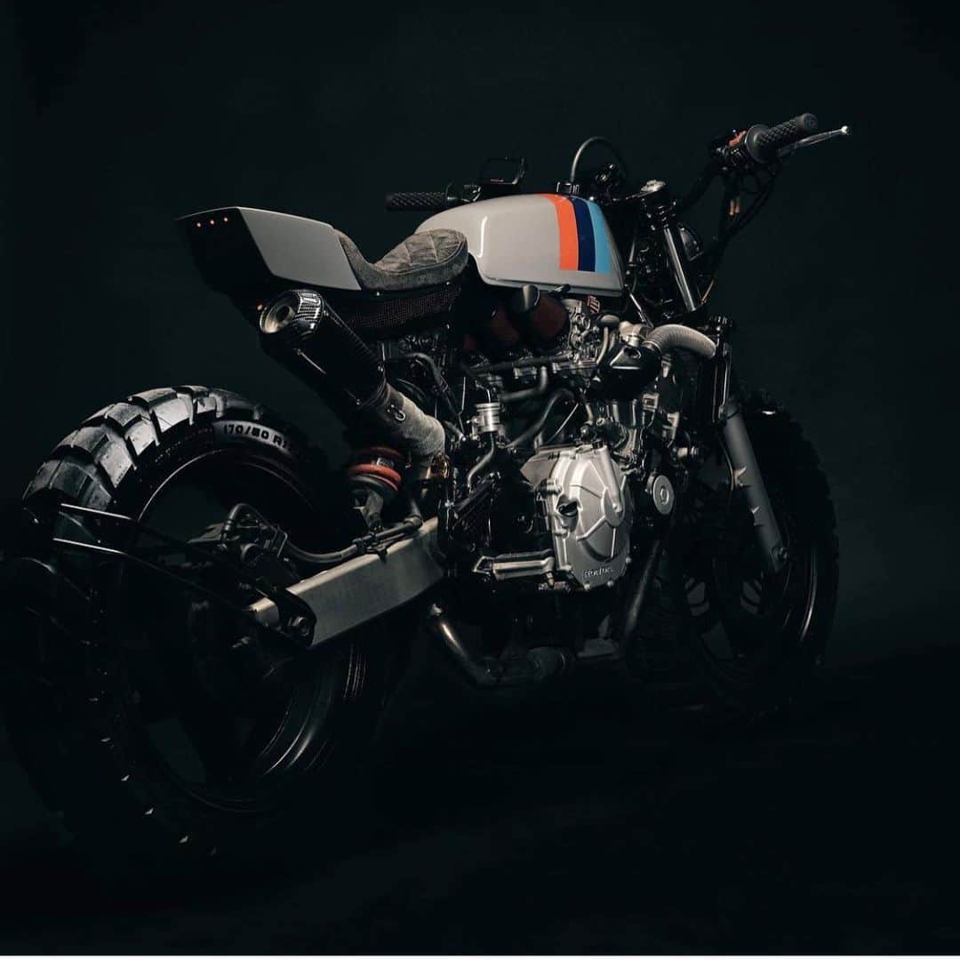 epidemic_motorsさんのインスタグラム写真 - (epidemic_motorsInstagram)「Meet ‘Sweet Revenge’ - the newest built from Relic Motorcycle @relicmotorcycles co-founder @jsabster 🔥 This is what happens when art and engineering are manifested on two wheels ✔️」9月29日 15時55分 - epidemic_motors