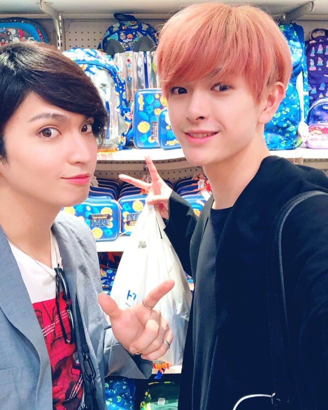 小波津亜廉のインスタグラム：「[29/9/19] Reunited for Cosplay Mania in Philippines! Kousuke looks so Kpop with that hair color!! ⠀⠀⠀ ⠀ #kohatsuallen #asumakousuke ⠀⠀⠀ ⠀ Source: Kousuke and Allen’s twitters」