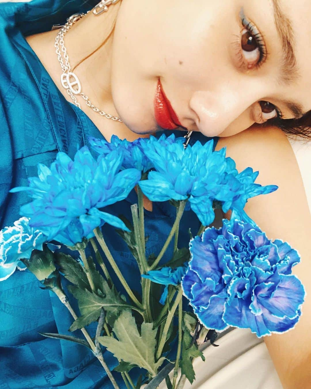 谷まりあさんのインスタグラム写真 - (谷まりあInstagram)「Shoot with blue 💐and blue balenciaga💙」9月29日 16時07分 - mariaaaa728