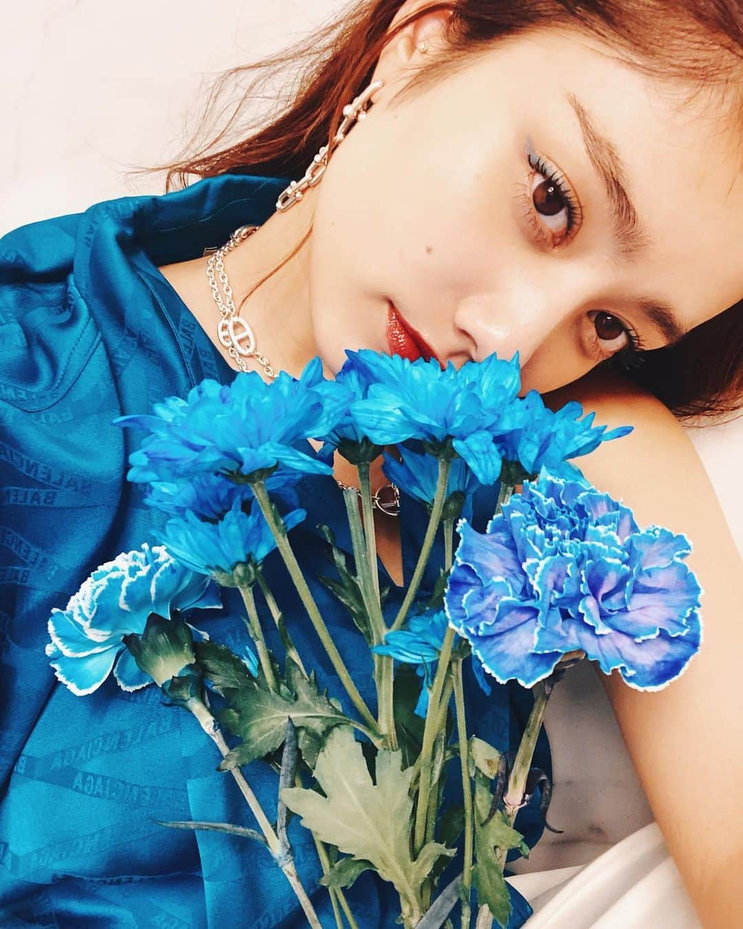 谷まりあさんのインスタグラム写真 - (谷まりあInstagram)「Shoot with blue 💐and blue balenciaga💙」9月29日 16時07分 - mariaaaa728