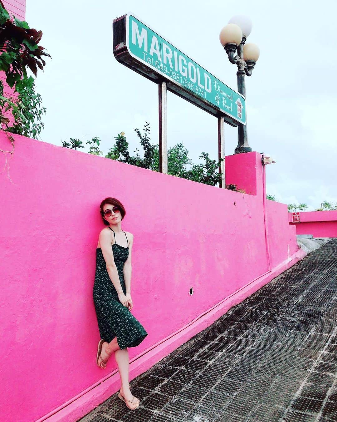 市川まさみさんのインスタグラム写真 - (市川まさみInstagram)「未だに映えポーズが分からない🤷‍♀️ 【one-piece：ruru】 サイドスリットが入ってるからとっても歩きやす♡  #ruruofficial #pink #green」9月29日 16時16分 - ichii710