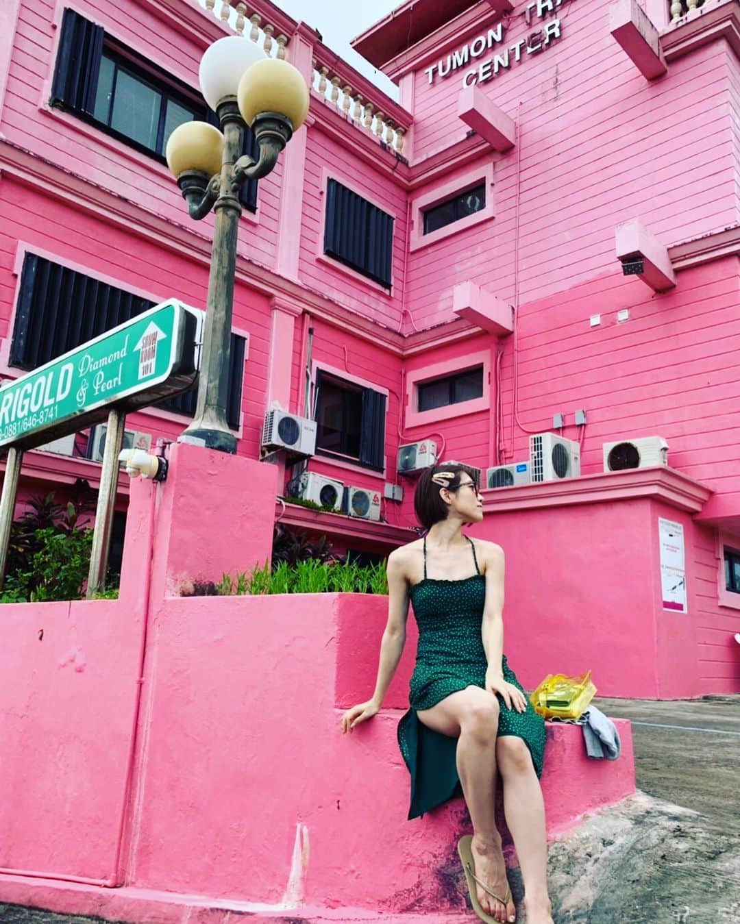 市川まさみさんのインスタグラム写真 - (市川まさみInstagram)「未だに映えポーズが分からない🤷‍♀️ 【one-piece：ruru】 サイドスリットが入ってるからとっても歩きやす♡  #ruruofficial #pink #green」9月29日 16時16分 - ichii710