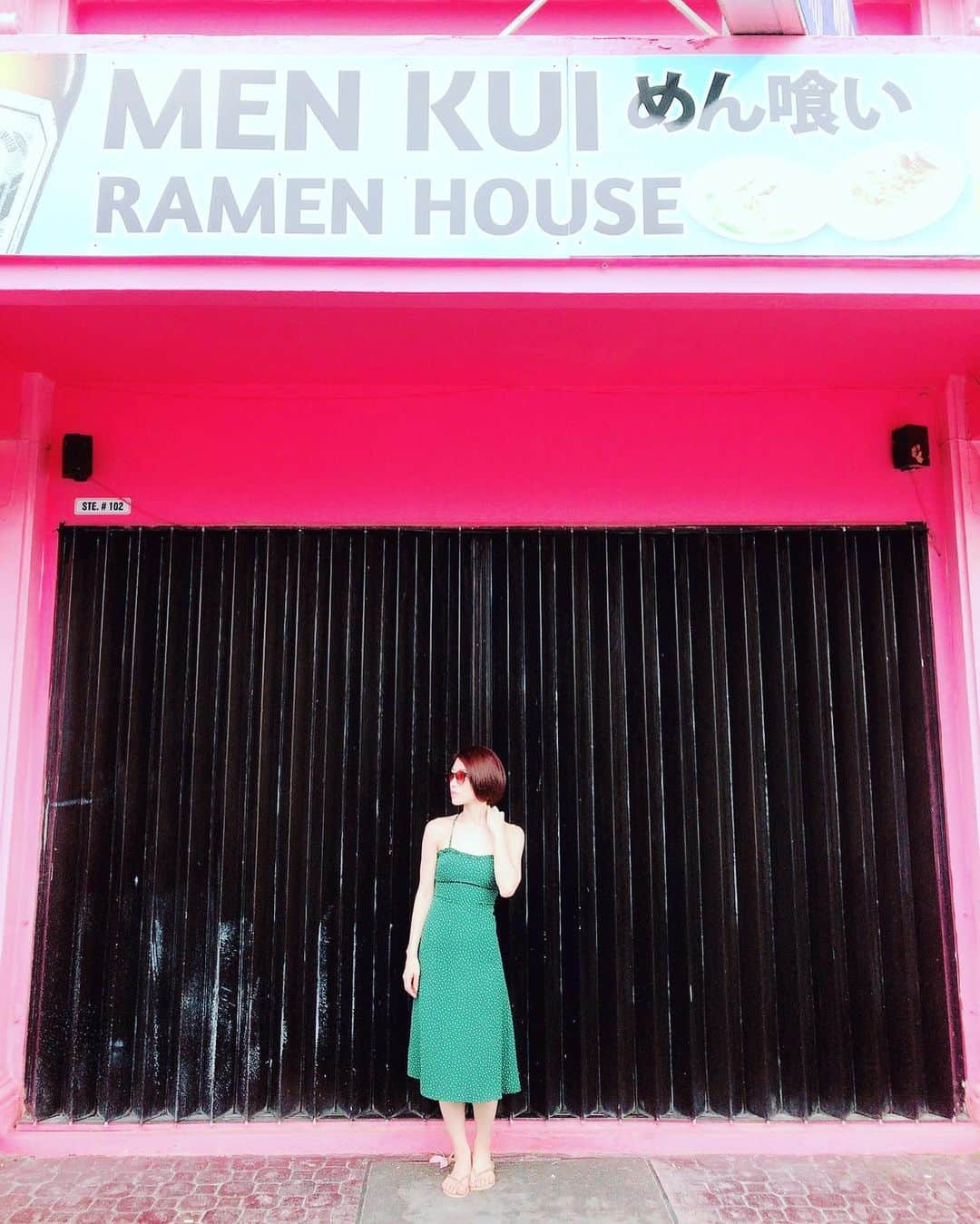 市川まさみさんのインスタグラム写真 - (市川まさみInstagram)「未だに映えポーズが分からない🤷‍♀️ 【one-piece：ruru】 サイドスリットが入ってるからとっても歩きやす♡  #ruruofficial #pink #green」9月29日 16時16分 - ichii710