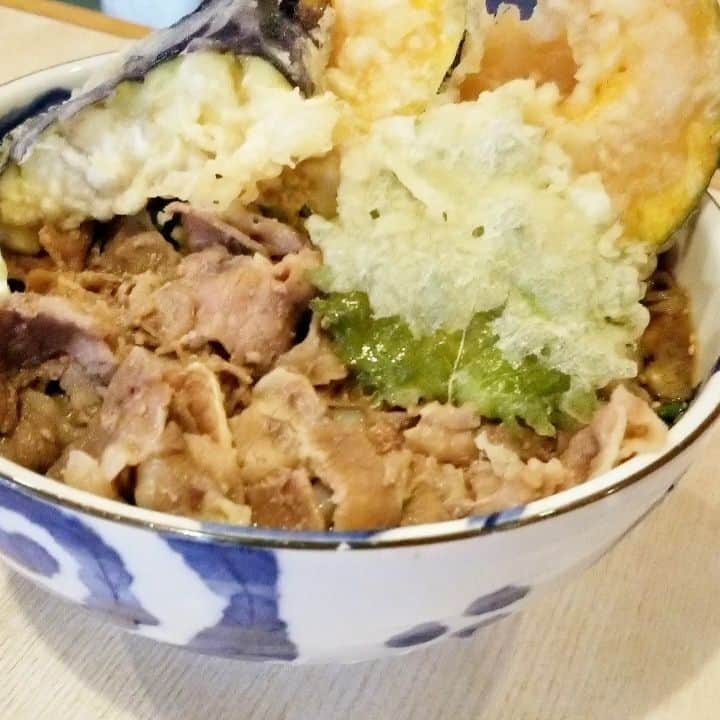 石関友梨のグルメインスタ