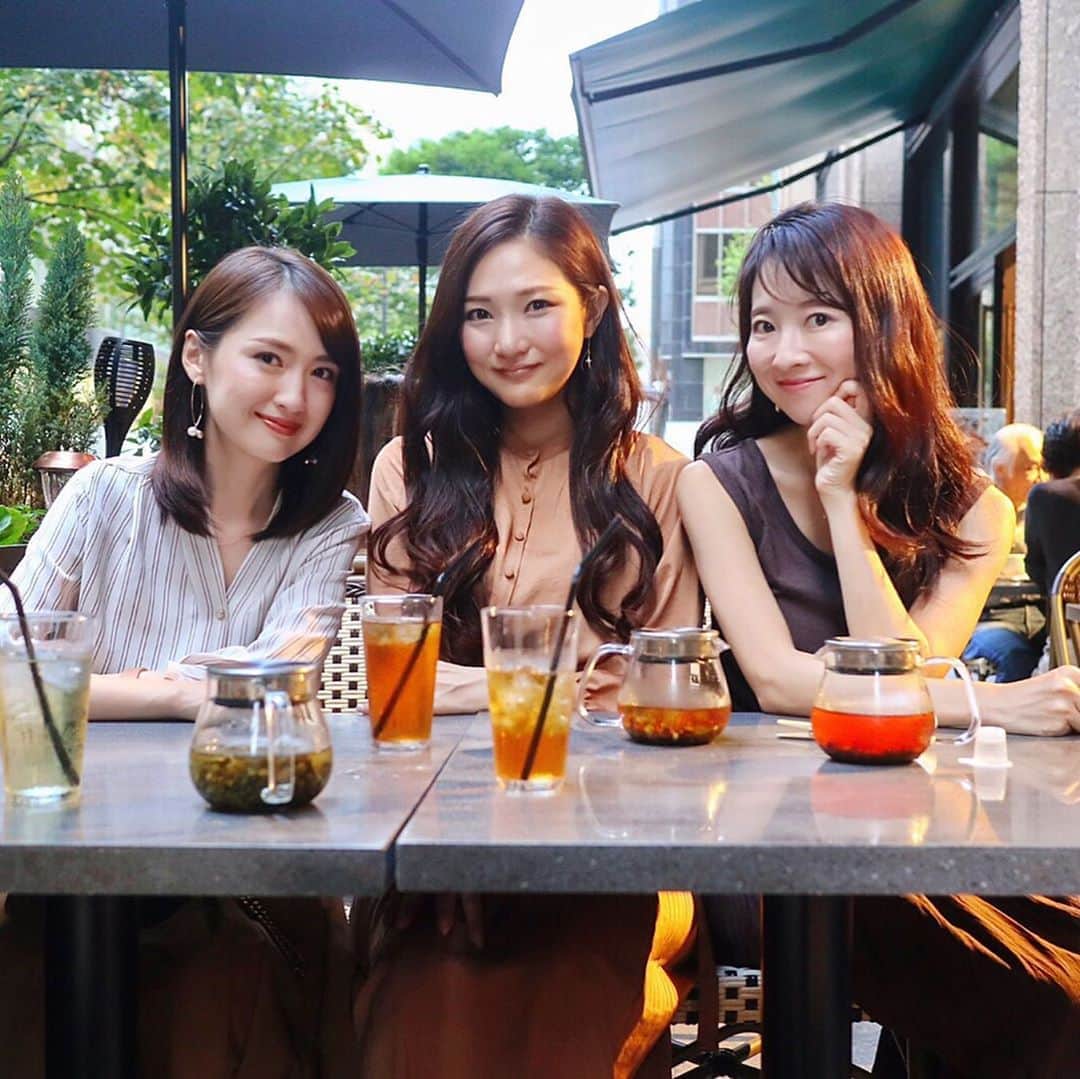 花岡維生のインスタグラム：「いつものメンバーでアフタヌーンティー☺️🧡 ペニンシュラ東京の秋のスイーツがどれもすっごく美味しくて、幸せなひとときでした🥰 栗のスコーンをもう一度食べたい💕  2年間遠距離だったけど、また毎月大好きなお二人と会えるのが改めて嬉しい😊💓 #afternoontea #peninsulatokyo #アフタヌーンティー #秋スイーツ #tokyo #秋 #sweets #ホテルランチ #ペニンシュラ東京 #丸の内カフェ」