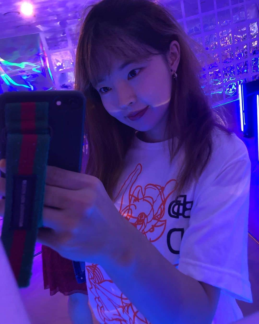 チョン・ジユンのインスタグラム：「소도 때려잡게 생긴 손👾」