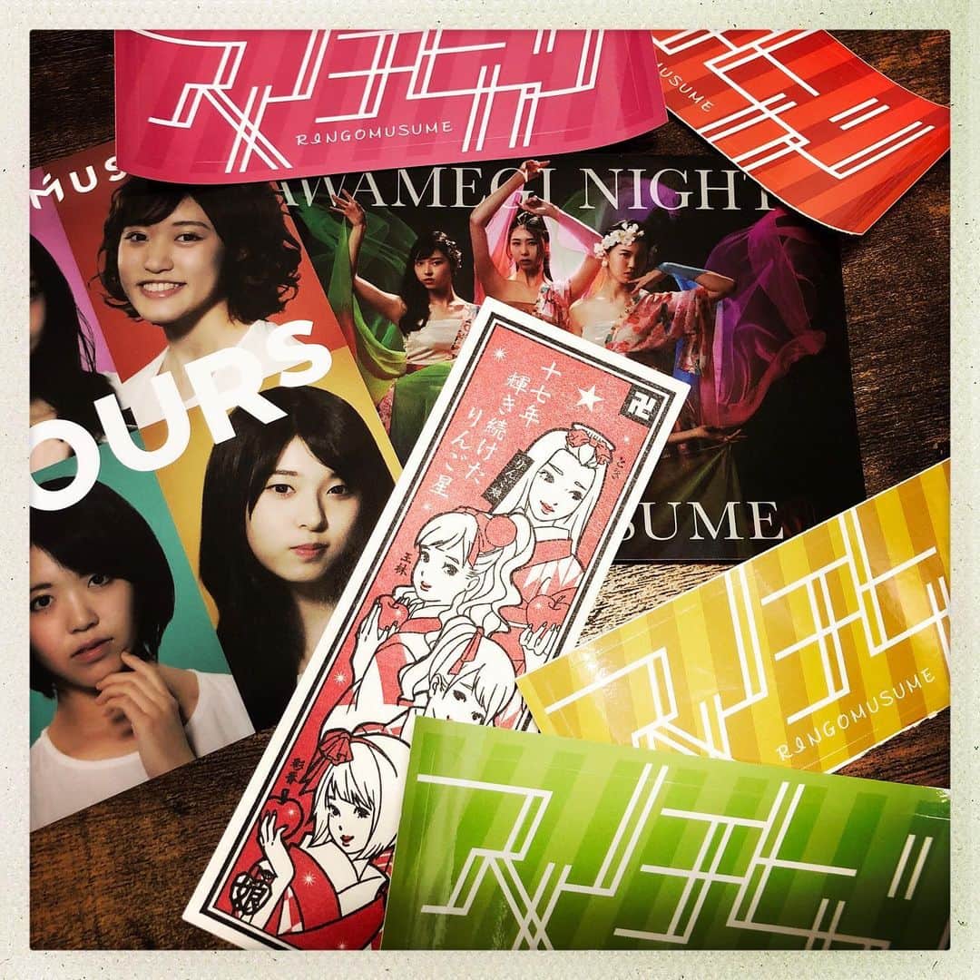 のインスタグラム：「#ステッカー 特典 追加させてもらいました！！ #バンダレコード弘前 #さくら野百貨店弘前 #りんご娘 #ringomusume #卍札 #弘前市」
