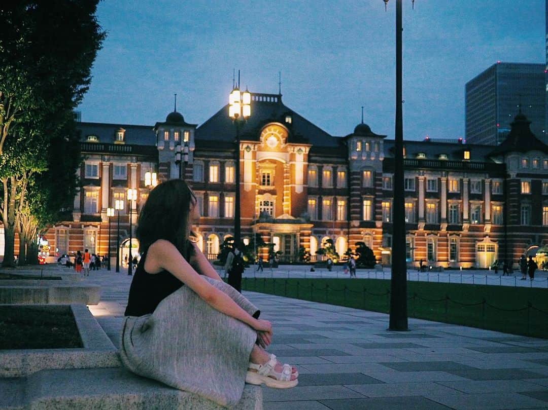 磯田 ひかる(Hikaru Isoda) のインスタグラム：「Shooting at Tokyo station🗼! 東京で好きな撮影スポットのひとつ。 Photo by @yukari_ozaki 📷」