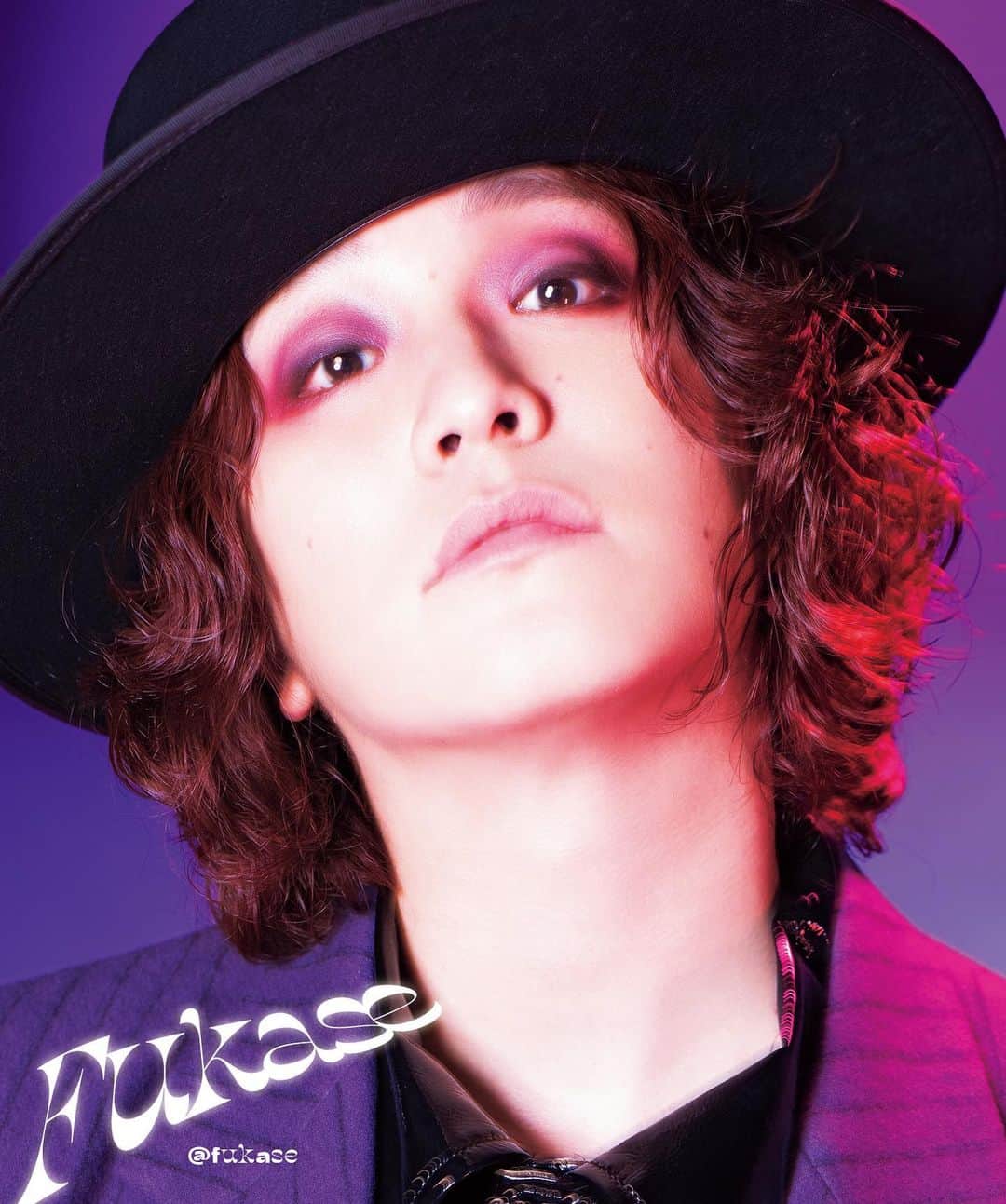 M∙A∙C Cosmetics Japanのインスタグラム：「⠀ End of the Worldが魅せる #MAC_STARRYEYES ⠀ M·A·Cの大人気“スモールアイシャドウ”から全36色が新発売！ 公式オンラインショップ　9/27（金）先行発売 全国店舗　10/4（金）発売 ⠀ この夏新たなステージへと踏み出した「End of the World」がNYLON guys JAPAN 11月号に登場 End of the Worldの新たな始まりをコンセプトに、新しい彼らの魅力が引き出されたアイメイクをチェック！ ⠀ FUKASE使用色 💎スターリー ナイト 💎#ハンブルブラグ ⠀ ⠀ ＜M·A·C公式オンラインショップ限定キャンペーン＞ キャンペーン期間中M·A·C公式オンラインショップにて、スモール アイシャドウを含む3,500円(税抜)以上ご購入のお客様にEnd of the Worldの限定ポストカードいずれか1種（全4種）をプレゼントいたします。 ⠀ キャンペーン期間：9/27（金）AM10:00～なくなり次第終了 ⠀ *カードはお選びいただけません。 *なくなり次第終了となります。 *プレゼント（ポストカード） がショッピングカートに表示されますのでご確認ください。ショッピングカートに表示されない場合は、在庫切れとなります。 *プレゼントはお1人様1会計（合算不可）につき1回までとなります。 ⠀ ⠀ ⠀ ⠀ ⠀ #MACCosmeticsJapan #MACコスメ #MACCosmetics #スモールアイシャドウ #アイシャドウ #新色 #アイメイク #EndoftheWorld #EOTW #キャンペーン #NYLONguysJAPAN #NYLONJP #maceyeshadow #MACアイシャドウ #MACアイメイク #fukase」