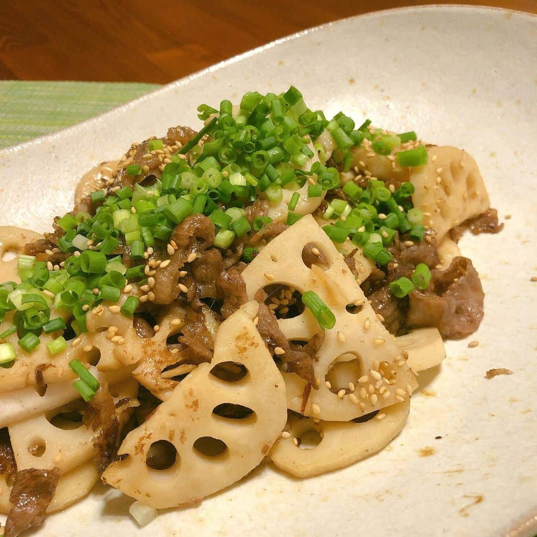 早見優さんのインスタグラム写真 - (早見優Instagram)「Ah.. lotus root is in season here in Japan. Love their crunchy texture! 蓮根の食感がたまらなく好き！ #japanesefood  #homecookedmeals  #lotusroot  #れんこん  #家庭料理  #シャキシャキ」9月29日 18時01分 - yuyuhayami