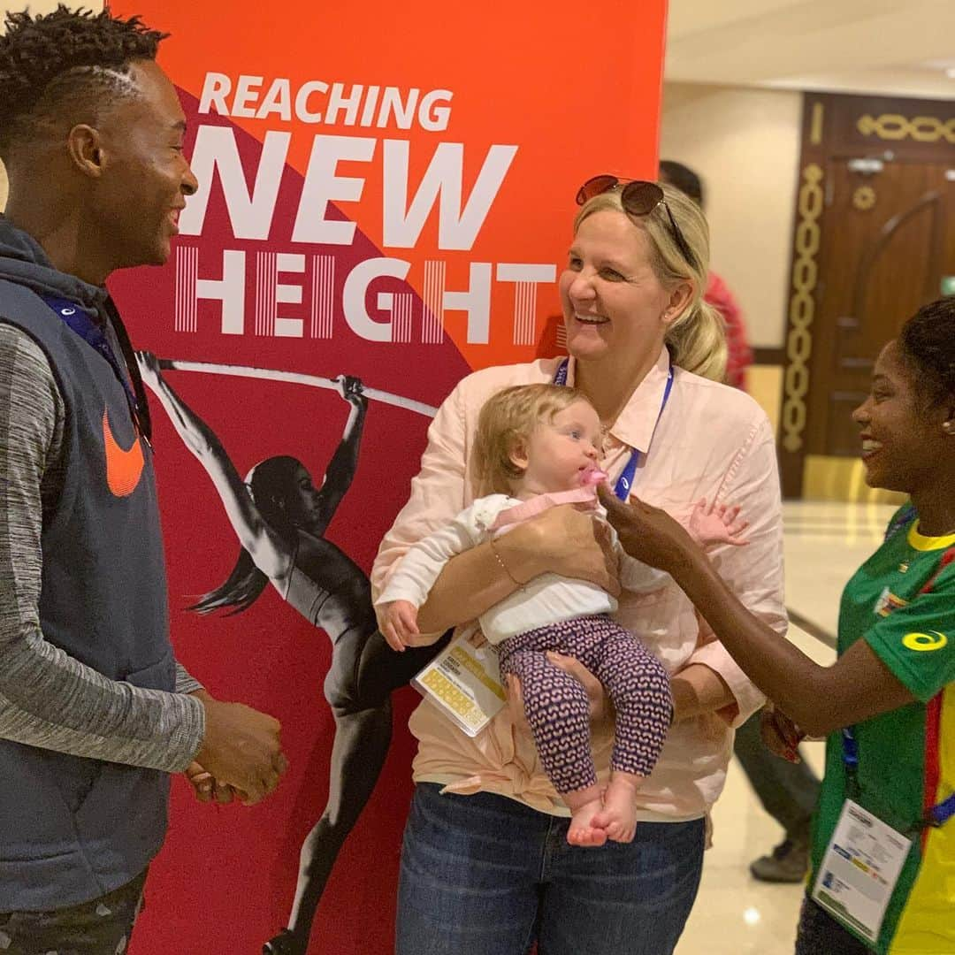 カースティ・コベントリーのインスタグラム：「I ❤️ hanging out with Athletes.  #TeamZimbabwe is being represented by 20 year old ‪Chengetai Mapaya (‘I will qualify in Triple Jump for the 2020 Olympics’ 👀- ranked 18th in the world coming into Doha) and Rutendo Nyahora (21st in Marathon 👏)#ZimbabweSport #Doha2019 ‬ #worldathleticschamps #WorldAthletics」