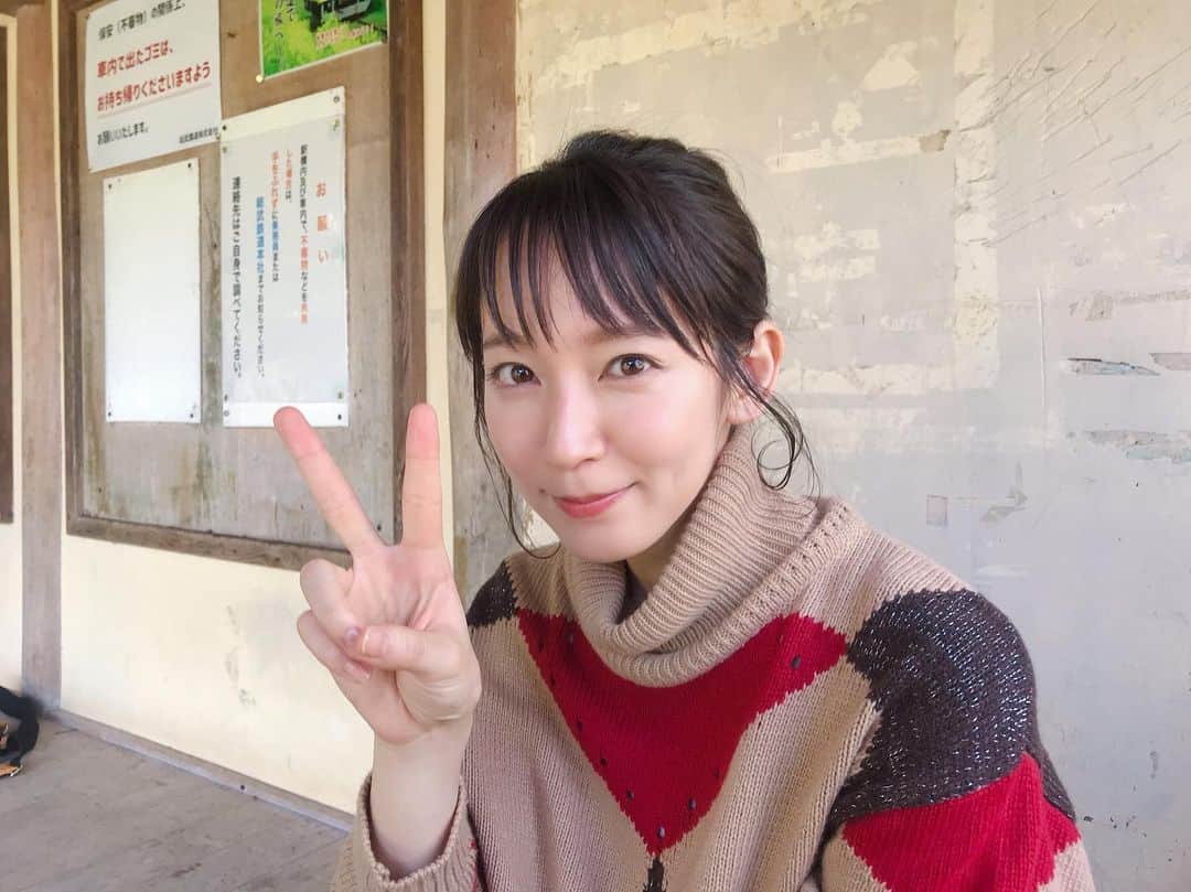吉岡里帆（マネージャー）のインスタグラム：「🍁✌️ 時効警察・復活スペシャル 今夜9時！ お見逃しなく🏃‍♂️ . #時効警察 @jikou201910 . #いつかの吉岡さん」