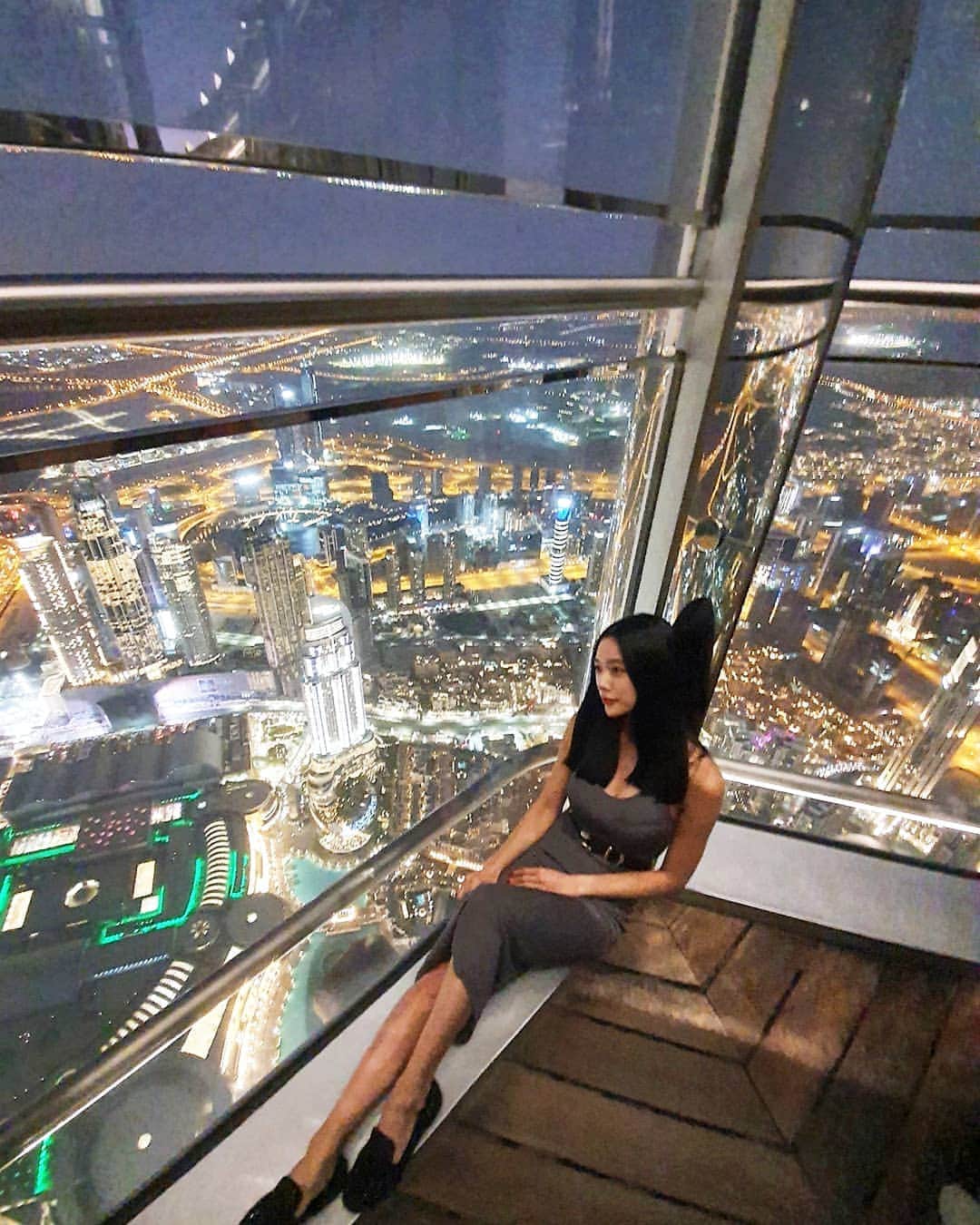 クララさんのインスタグラム写真 - (クララInstagram)「On the top of #tallest building in the world #148thfloor #burjkhalifa」9月29日 18時20分 - actressclara
