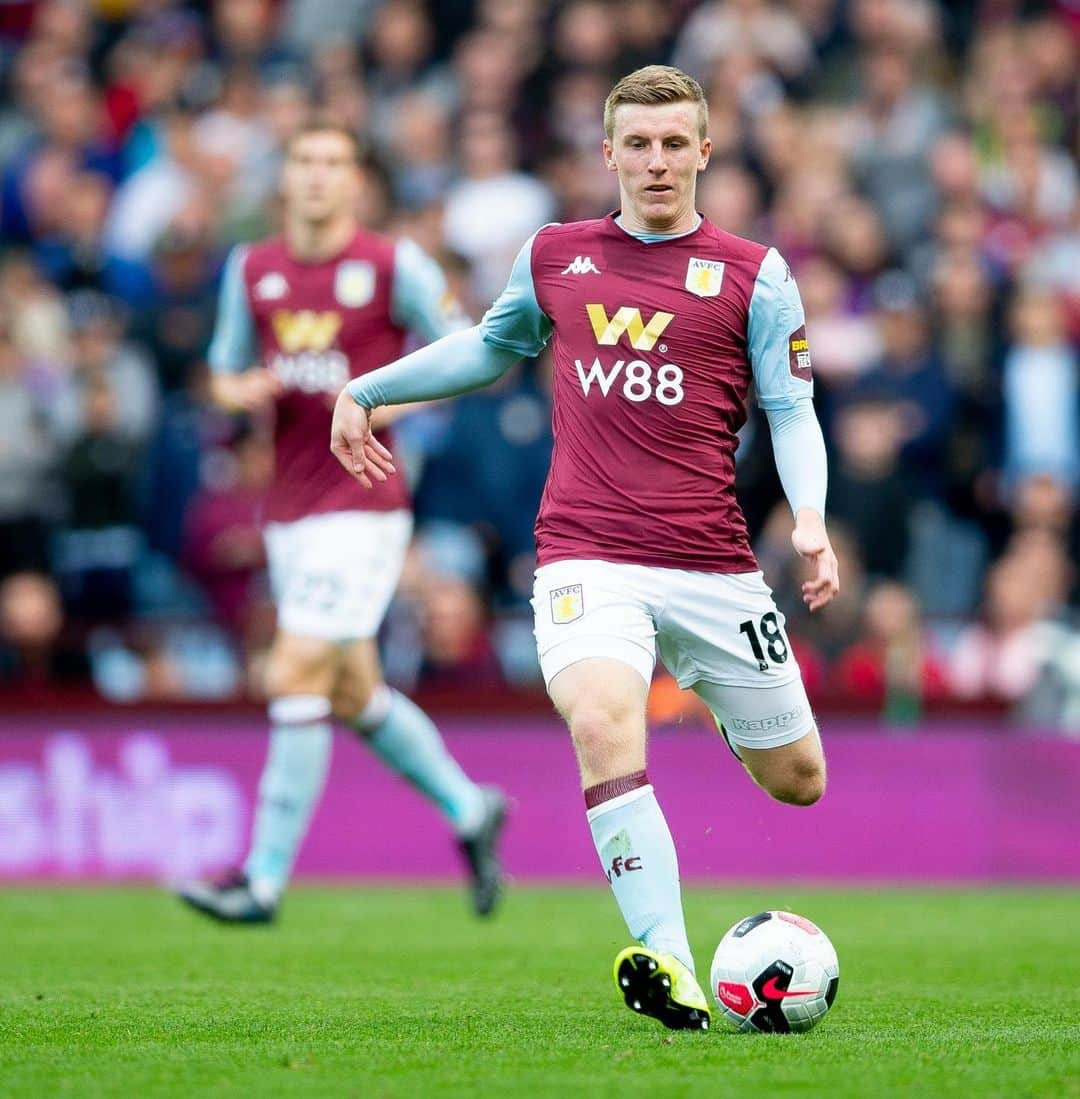 マット・ターゲットのインスタグラム：「Not the result we wanted yesterday but plenty of positives to take! Amazing feeling playing in front of you all at villa park 🤩」