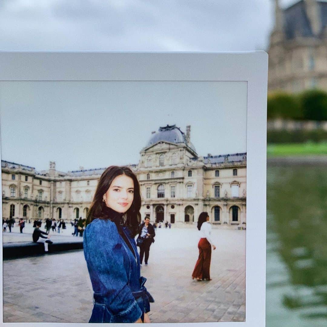 キャサリン・C・ヒューズのインスタグラム：「Louvre w madame Nika J Burnett III 🌷」