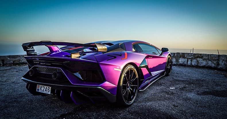 ジェームズ・ロシターのインスタグラム：「Keeping it fun on the weekend  #lamborghini #aventadorsvj」