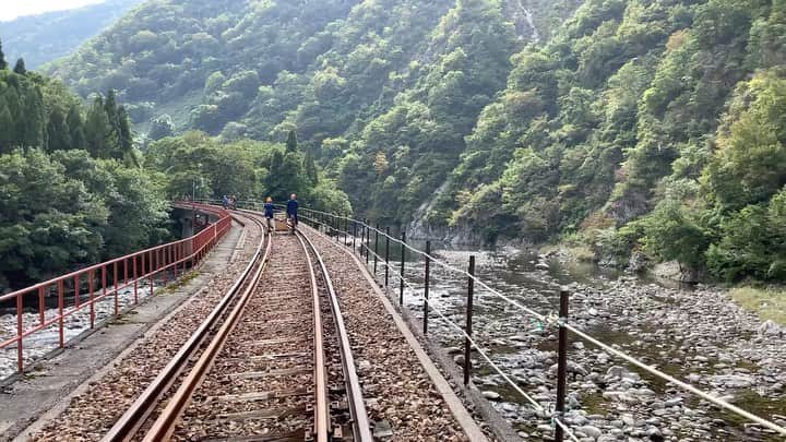 JAPANのインスタグラム：「Gattan Go!!! Rail-MTB #gattango #ガッタンゴー #飛騨」