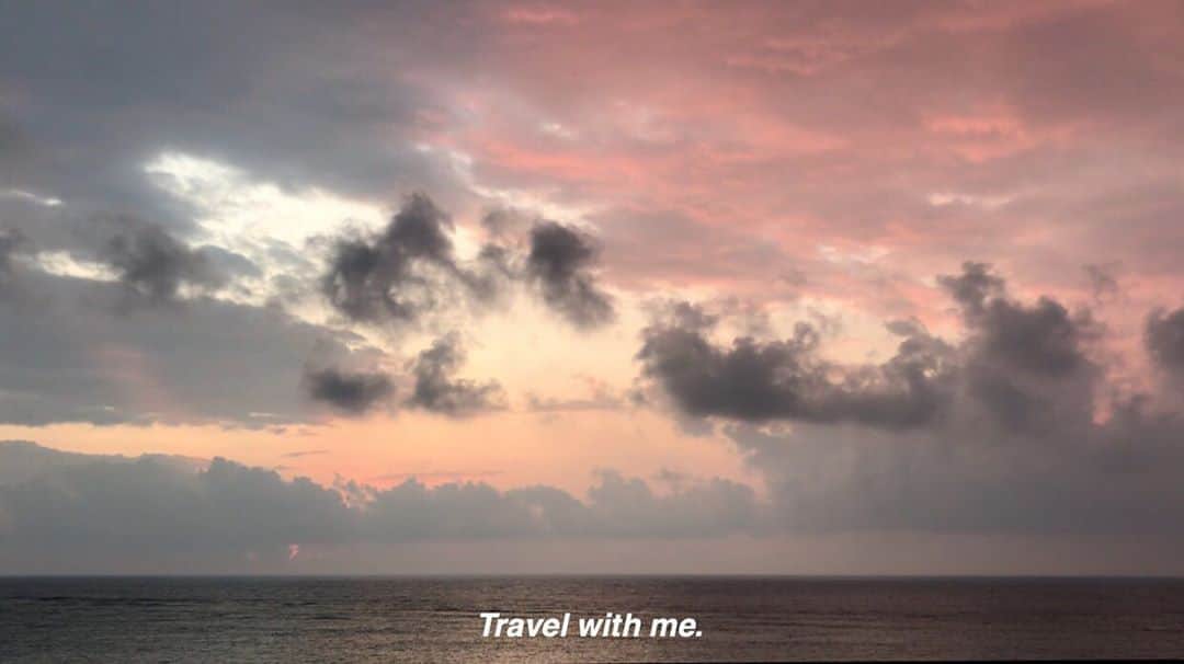 のインスタグラム：「今日は主人との旅行vlogを アップしています🧡 お待たせしてごめんなさい🙇‍♀️ おすすめの雑貨屋さんやお洋服屋さんを できるだけたくさん動画に 詰め込みました💡  プロフィールのURLからもご覧いただけます✨ #vlog#youtube#奄美#奄美大島#九州#trip#travel」
