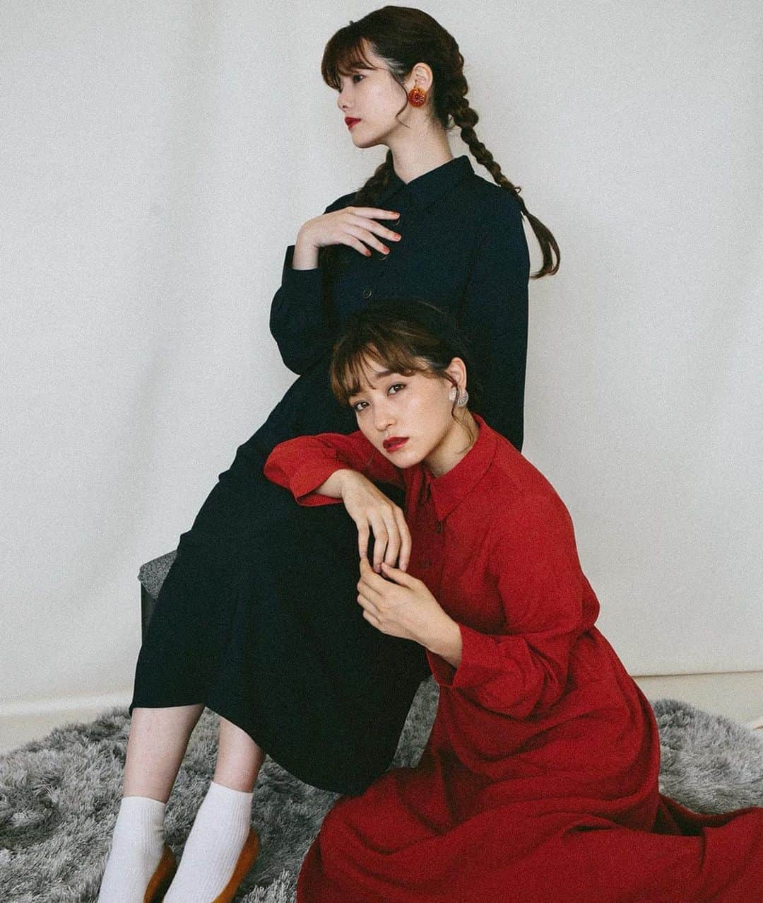 西谷菜々のインスタグラム：「.﻿ 憧れの @lebecca_boutique 🥀﻿ ﻿ わたしは未だかつて、こんなにも想いのこもったお洋服に出会ったことがあっただろうか。﻿ 袖を通した瞬間、込められた想いが自分に乗り移った感覚に。﻿ その裏側には、ものづくりに忠実に、時には泥臭く、ひたむきに向き合う強い女性たちの姿が。心の底からかっこいいと思った。﻿ やっぱりレベッカブティック、魅力しかないブランドです。﻿ ﻿ ■居場所を照らすワンピース﻿ ■居場所を照らすワンピース<レース>﻿ ■小さな想いとワンピース﻿ ﻿ 昨日9/28から発売中です。1人でも多くの頑張る女性に届きますように💋﻿ -﻿ model @ogmcmgm @nana_nishitani﻿ hair & make up @lomalia_ayane﻿ direction @mai_inubushi﻿ photo @l_jpn﻿ ﻿ #LEBECCAboutique #レベッカブティック #居場所を照らすワンピース #小さな想いとワンピース ﻿」