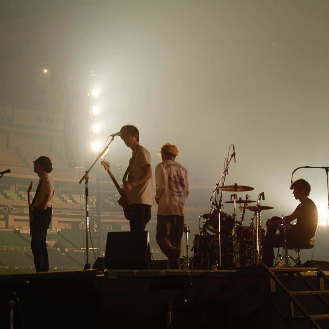 BUMP OF CHICKENさんのインスタグラム写真 - (BUMP OF CHICKENInstagram)「#BUMPOFCHICKEN TOUR 2019 #auroraark at NAGOYA DOME Photo by @yoshiharuota」9月29日 20時03分 - bumpofchickenofficial