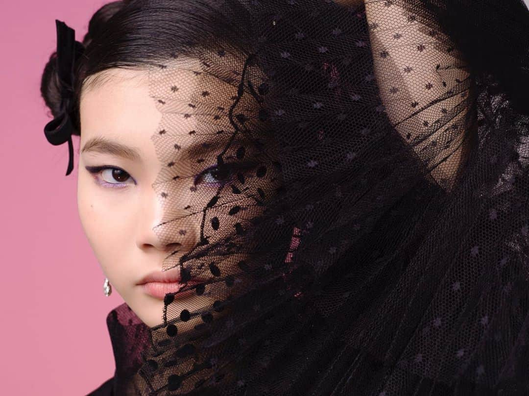 丸山敬太さんのインスタグラム写真 - (丸山敬太Instagram)「. . 《KEITA MARUYAMA 2019-20 Autumn & Winter Collection》 . . “Dark night fantasia” . . . #keitamaruyama #ケイタマルヤマ #201920aw #丸山邸 #maisondemaruyama #阪急うめだ本店 #darknightfantasia #cat #darknight #violet #tulle」9月29日 20時04分 - keitamaruyama_official