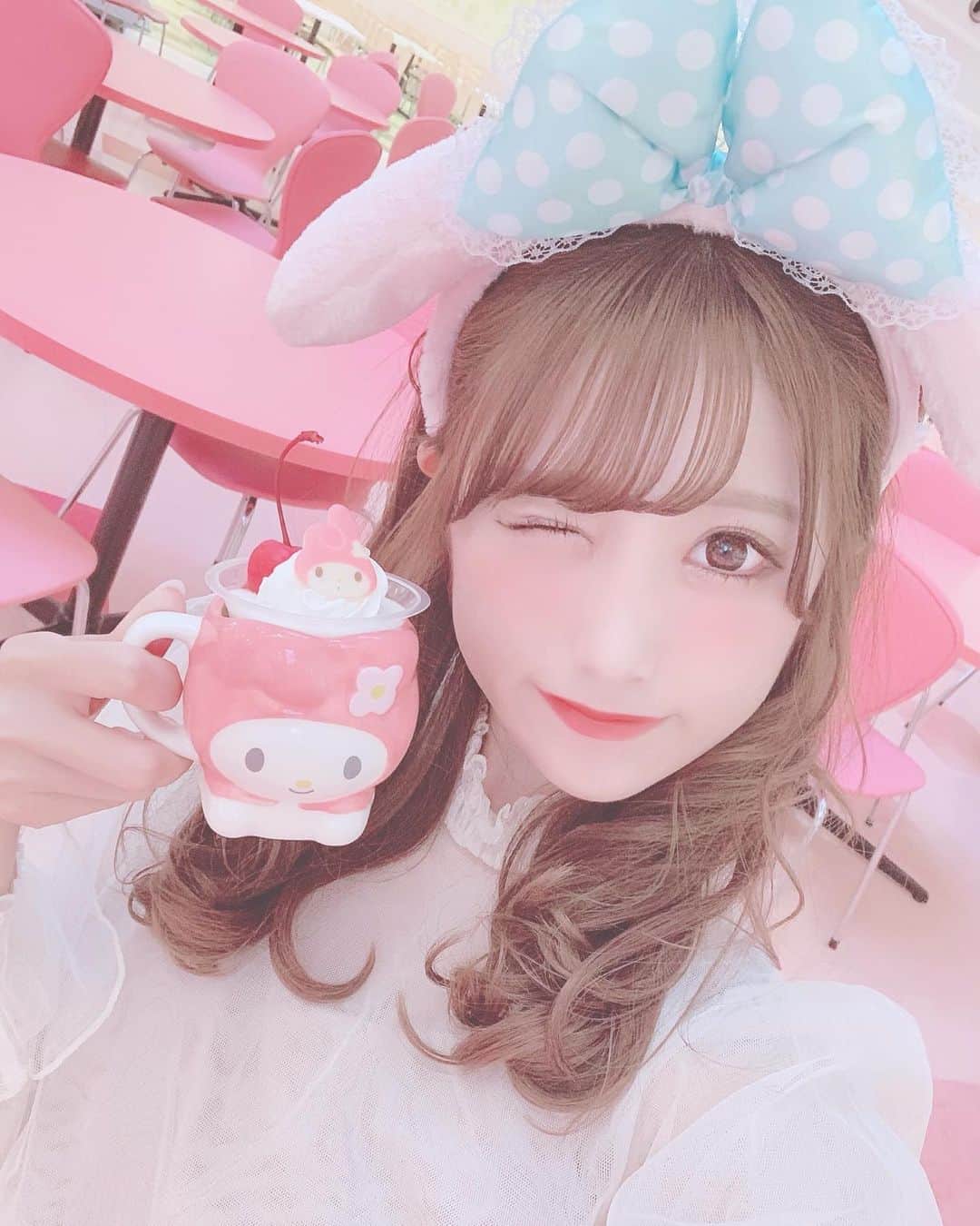 田口未彩のインスタグラム：「🎀 . . みんなシナモンの方が好きなのー？ . 次なんのカチューシャ付けよう🎀？ . . #サンリオ #サンリオピューロランド #ピューロランド #ピューロ #クロミ #クロミちゃん #マイメロ #量産型 #量産型女子 #anmille #アンミール #エブリン #メイク #オレンジメイク #ピューロコーデ #カチューシャ #量産型コーデ  #ピンクコーデ #インスタ映え #映え #クロミコーデ #マイメロコーデ」