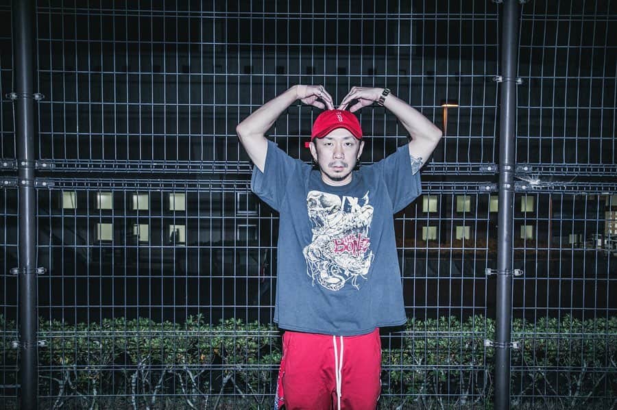 のインスタグラム：「昨日凄い楽しかった  ステージに立つ理由  そのひとつを 昨日の中津川ソーラー武道館で痛感した  ありがとう  凄いエネルギーだった 君達がいると心強いよ また会いたいぜ  photo by @nekoze_photo  #seeyouagain #boner #dragonash#thebonez #paymoneytomypain#ptp #msmltokyo#msml  #combatguitars#warwick」