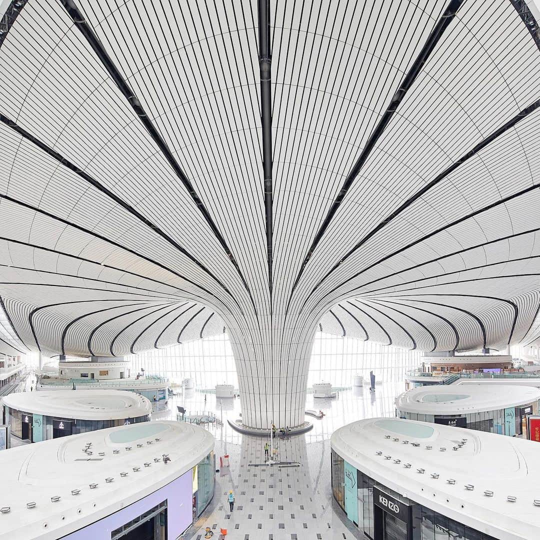 HYPEBEASTさんのインスタグラム写真 - (HYPEBEASTInstagram)「#hypelife: @zahahadiddesign debuts the expansive Beijing Daxing International Airport (PKX). Built in partnership with French engineering company ADP Ingénierie, the new star-shaped hub is the second airport in the Chinese capital, measuring in at a sprawling 700,000 square meters across its six flowing forms. Swipe for a look inside the space. ⁠⠀ Photo: STR/AFP/Getty Images/Zaha Hadid Architects」9月29日 20時36分 - hypebeast
