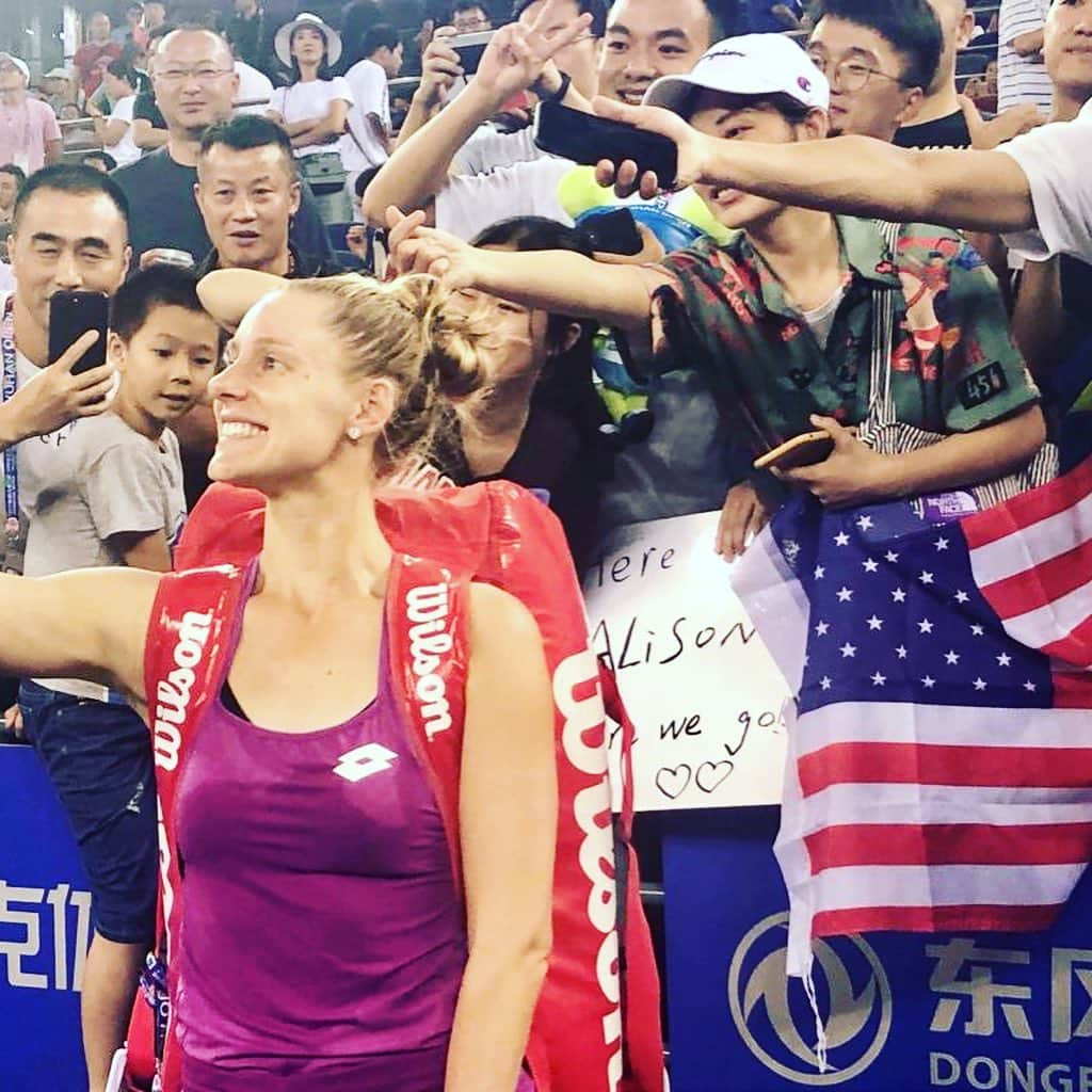 アリソン・リスクさんのインスタグラム写真 - (アリソン・リスクInstagram)「thank you @wuhanopen for an awesome week! thank you to the fans and good people that made it very special! grateful & proud.🙏🏻#china」9月29日 20時42分 - riske4rewards