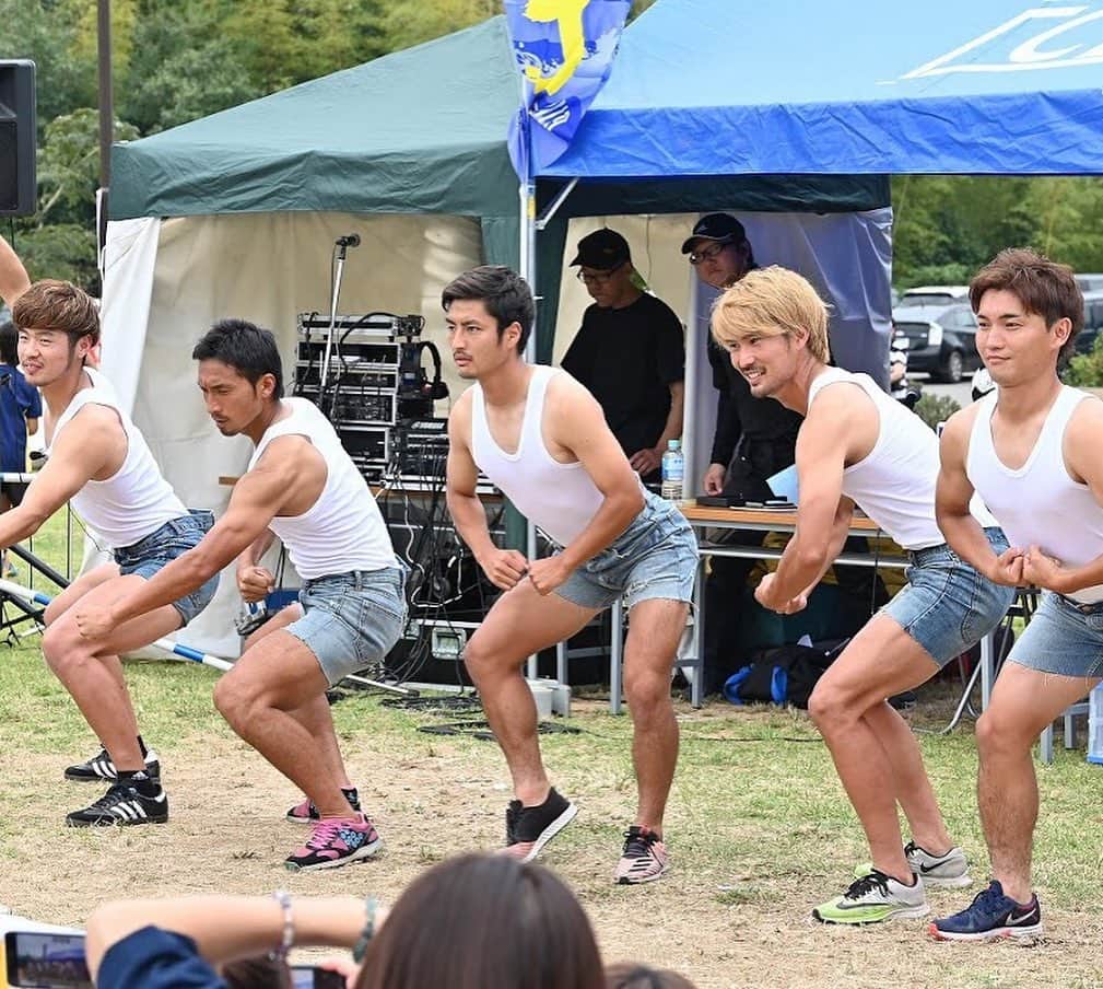 太田康介さんのインスタグラム写真 - (太田康介Instagram)「FC今治ファン感謝祭2019  沢山の皆様にご来場いただきました。  本当にありがとうございました。  皆さんの支えあってのFC今治です。  残り9試合、みんなで戦いましょう💪💪 #FC今治 #チーム今川マッスル5 #なかやまきんに君  #子供達に助けられました #今日来た方はお気づきだろうか #選手の出し物 #太田康介 #仮面にマント #二人羽織 #コント対決 #フル稼働 #全部に名前書いてありました #お疲れ様でした #ご来場ありがとうございました」9月29日 20時51分 - kosukeota.7
