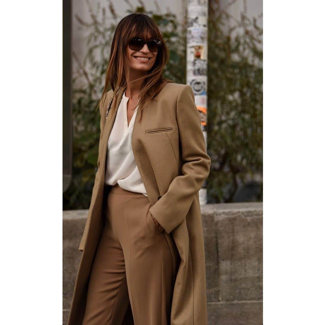 カロリーヌ・ド・メグレのインスタグラム：「#Parisfashionweek by @a.lot.of.trouble」