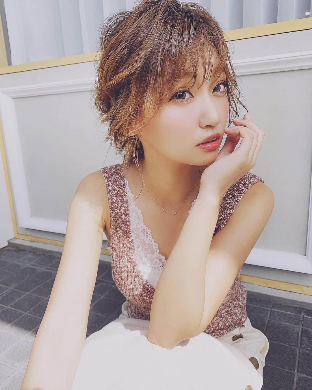 いっちゃん/嶋津 いつみのインスタグラム：「. . 明日はいよいよ #編みおろしコンテスト 名古屋予選✨ . . . . 前回の東京大会でもバディを組んだ @linlin_this  さんと参戦します💪🏻💨💨💨 . . . . もぉねー、 夜な夜な電話で話し合ったり あーしよ、こーしよ言ったり 大変でした😂❤️w . . . 練習量は誰にも負けません。 って言ってた林さんの 努力が報われるように 私も精一杯頑張ります😤😤😤💓 . . . . 泣いても笑っても これが最後の予選… . . 他の参加者の方々も 知ってる方ばかりで… どんだけ頑張ってきたか知ってるだけに みんなに勝って欲しい😖🙏🏻 . って思ってしまうけど 悔いが残らないように…みんなで頑張りましょう😌💕💕💕 . . . . あと、仲良しモデルちゃん達が 大集合するから それも楽しみだったり🤤💓ww . . . . . #関西  #関西サロモ  #サロンモデル #サロモ #いっちゃん  #フリーモデル #関西モデル  #あざといっちゃん #かわいっちゃん #いっちゃんコーデ #ブライダルモデル #アレンジモデル #ヘアカラー  #ヘアアレンジ #ootd #撮影依頼受付中 #編みおろし会モデル . . . . .」