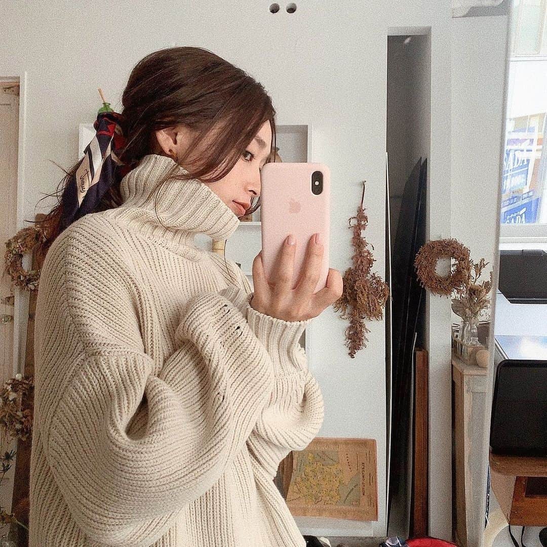 のインスタグラム：「撮影前にカラーしてもらったの☺️ 落ちてきたらハイライトでてくるみたいで楽しみ♡ . ニットは @titivatejp 🧶 . . #titivate#titivatestyle#ティティベイト#ボリュームニット」