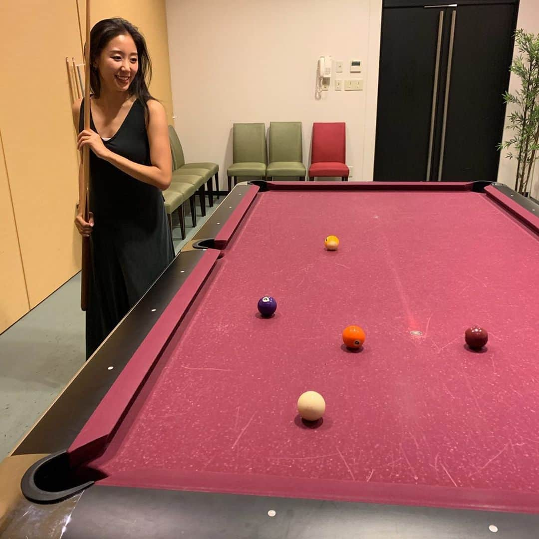 澤山璃奈さんのインスタグラム写真 - (澤山璃奈Instagram)「#billiards 🎱❤️ 球技は本当に苦手なんだけど、 #ビリヤード と #ゴルフ だけは向いてるみたいです👌🏽💕 好きー❤️🥰 30歳からはこの先もずーっと続けれそうな趣味が欲しいなと思ってたから、見つかって嬉しい😍 みんなの趣味はなんですか❓ #趣味 #🎱 #⛳️ #golf #golfing #大人の趣味時間 #hobby」9月29日 20時55分 - rinasawayama