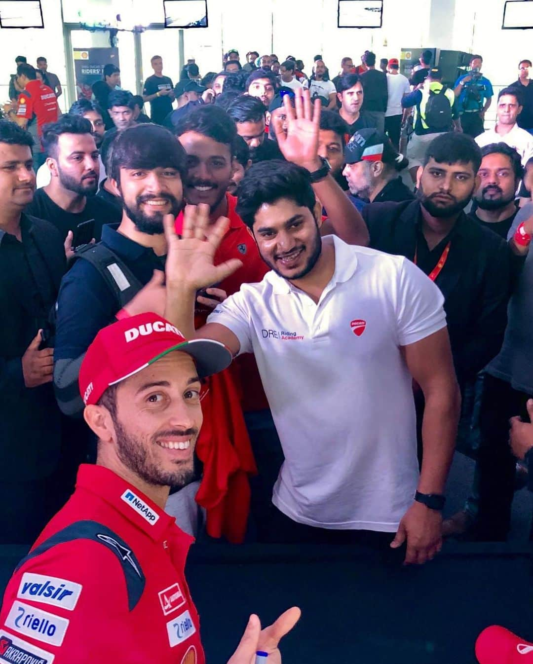 MotoGPさんのインスタグラム写真 - (MotoGPInstagram)「Trip to India 🇮🇳 ahead of the #ThaiGP 🇹🇭 // @andreadovizioso had the chance to stop by to visit the Buddh International Circuit before he heads to Thailand for the next #MotoGP round 🏁 Swipe left! ⬅️ #AD04 #Motorcycle #Racing #Motorsport」9月29日 21時11分 - motogp