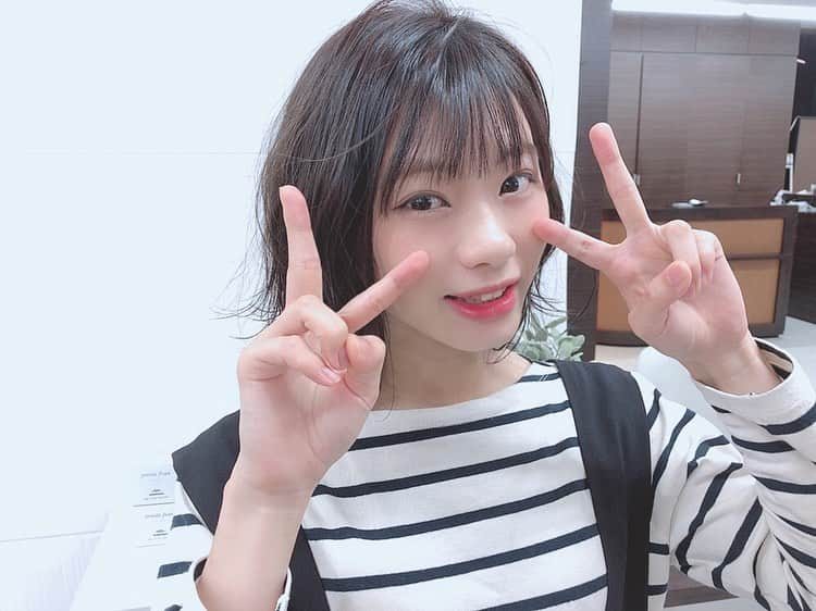 深川舞子のインスタグラム：「髪染めてきました！ 秋らしい感じ🍂 コテでの巻き方教えていただけたので 早く習得出来るようにがんばります、、笑  #ヘアー #グレージュ」