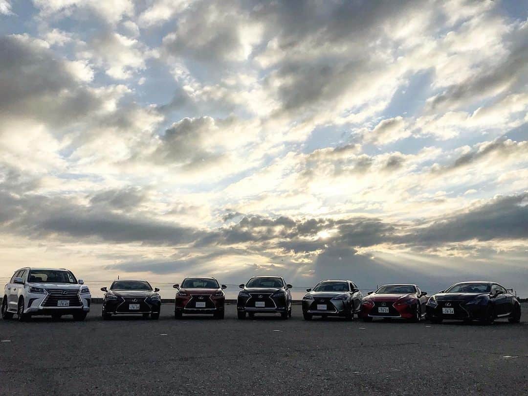 折目遼のインスタグラム：「LEXUS DRIVING EXPERIENCE 2019 今年は泉大津の会場からスタート‼︎ LEXUSのフルラインナップ試乗あり、新型RXの試乗ありの、盛り沢山な内容でおおくりしています。 次回は、大磯ロングビーチです。 応募にご当選された方々！！ お楽しみに♪ #lexus #新型rx #nx #ux #lc #おもてなし #needs24 #follow #f4f」