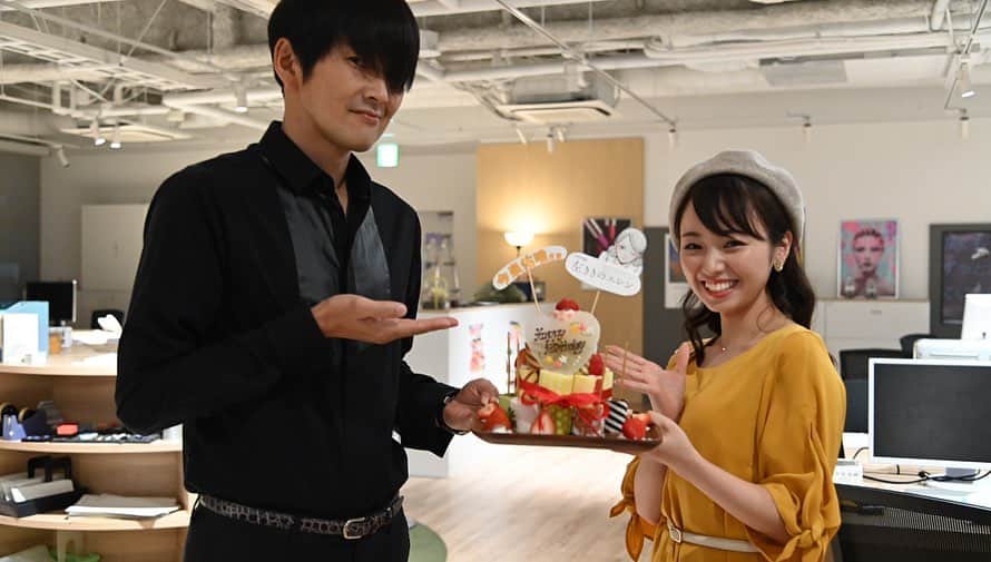 のインスタグラム：「. ‪#丸山智己 さんと #今泉佑唯 さんのオフショットです🎵‬ ‪20歳最後の1日を #左ききのエレン とともに過ごして頂きありがとうございます☺️🙌‬ ‪お誕生日、本当におめでとうございます㊗️🎉‬」